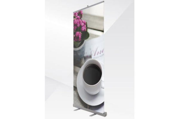 Retractable banner stands
